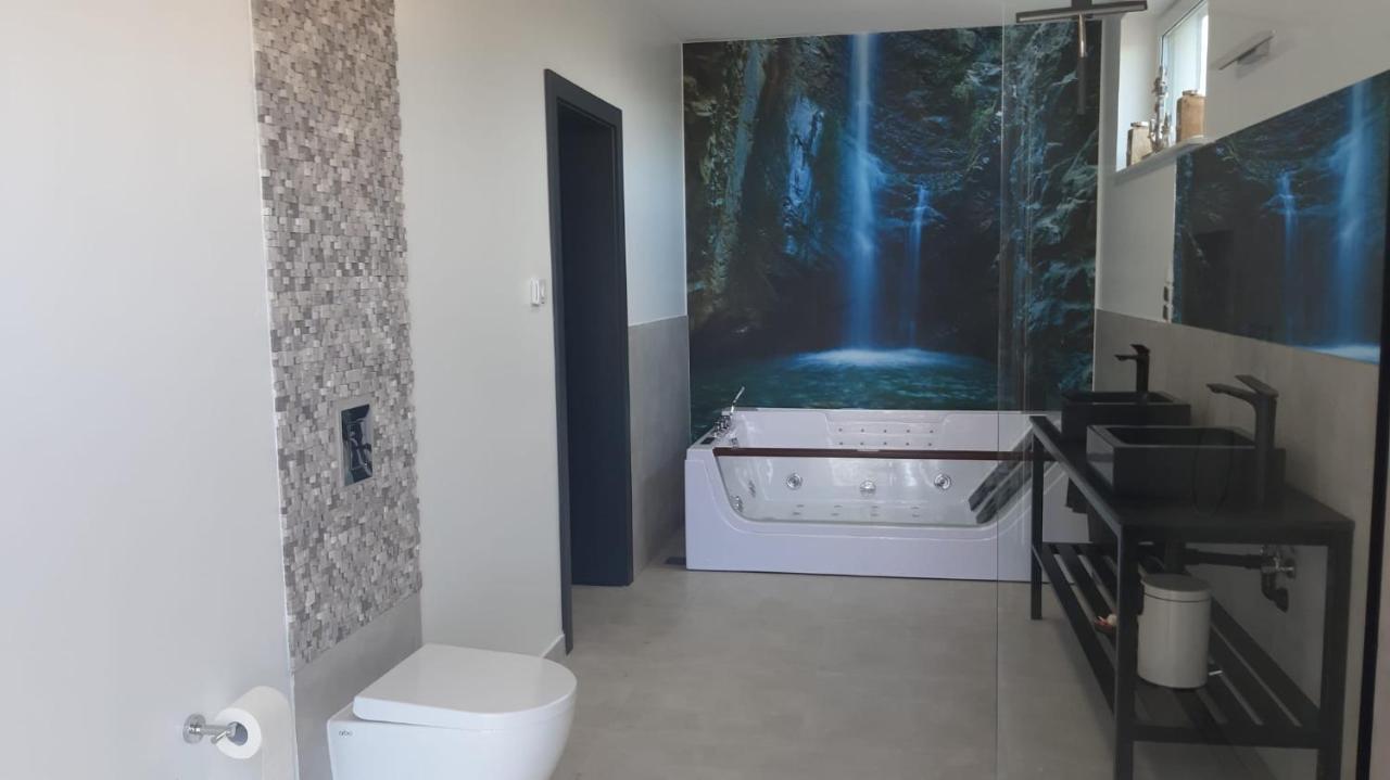 Robson Beach I Sauna, Jacuzzi Мендзыводзе Экстерьер фото